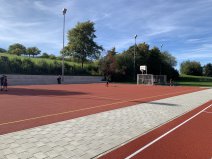 Kleinspielfeld mit Tribüne Sportplatz Neuffen