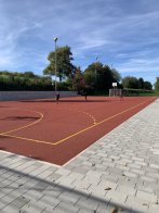 ielfeld mit Kombitore Sportplatz Neuffen