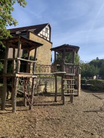 Spielttürme vor alter Stadtmauer Unterer Graben Neuffen